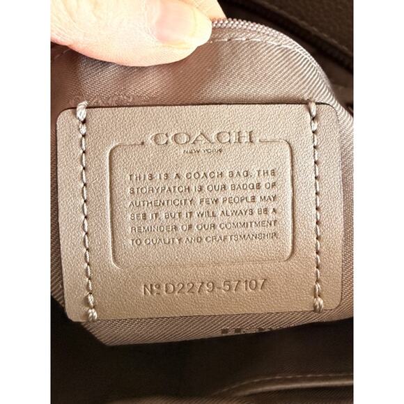 Coach Pebble Leather Gallery Shoulder Tote – Taupe Grey – Chain Strap Detail - Picture 8 of 11